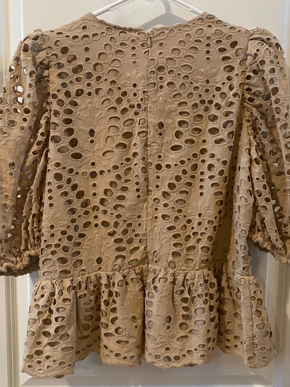 Express Tan Eyelet Puff Sleeve Top Size Large NWT - Picture 7 of 12